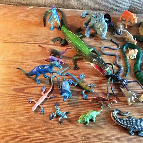Assorted Lot of Plastic Dinosaurs and Reptiles - Toy Figures for Kids or Collect - Picture 2 of 7